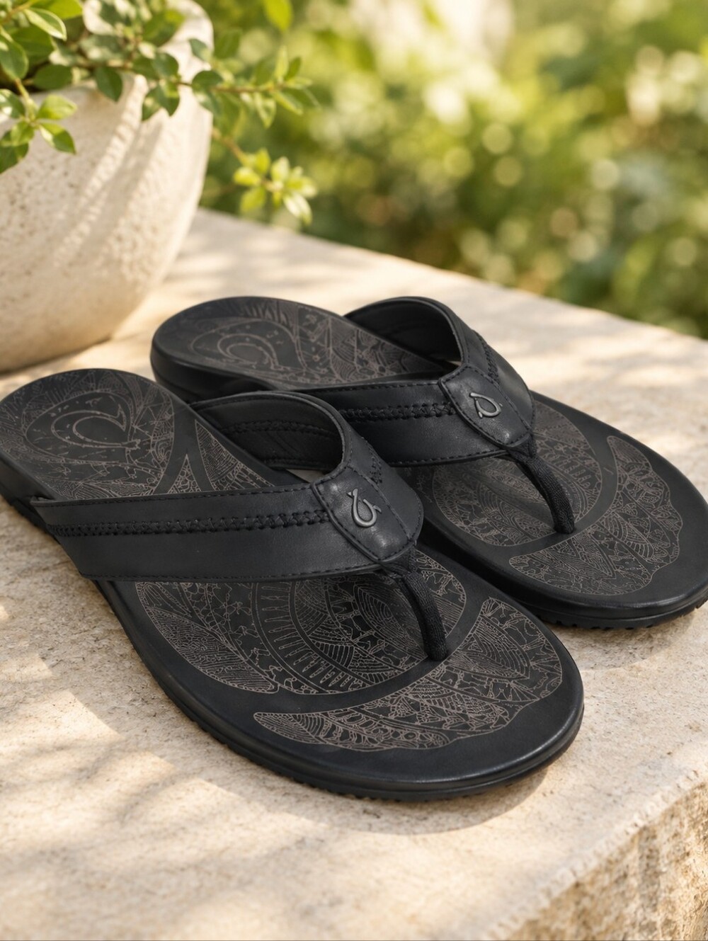 OluKai Hiapo Men's Leather Moko Tattoo Beach Sandals Sz 11 Like New